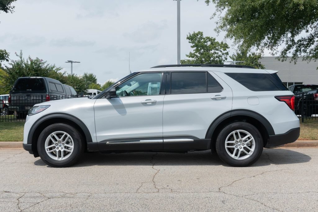 Used 2025 Ford Explorer Active w/ Active Comfort Package RWD image 14