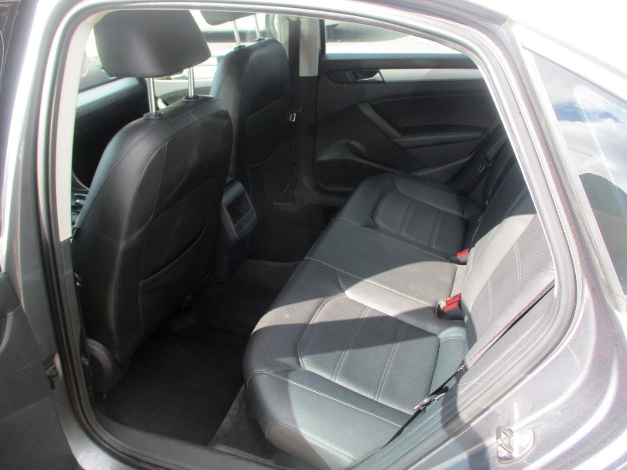 Used 2012 Volkswagen Passat 2.5 SE image 9