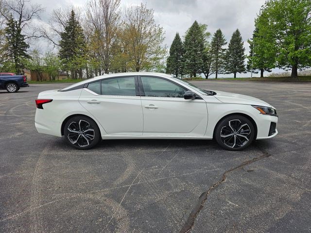 Used 2024 Nissan Altima 2.5 SR FWD image 7