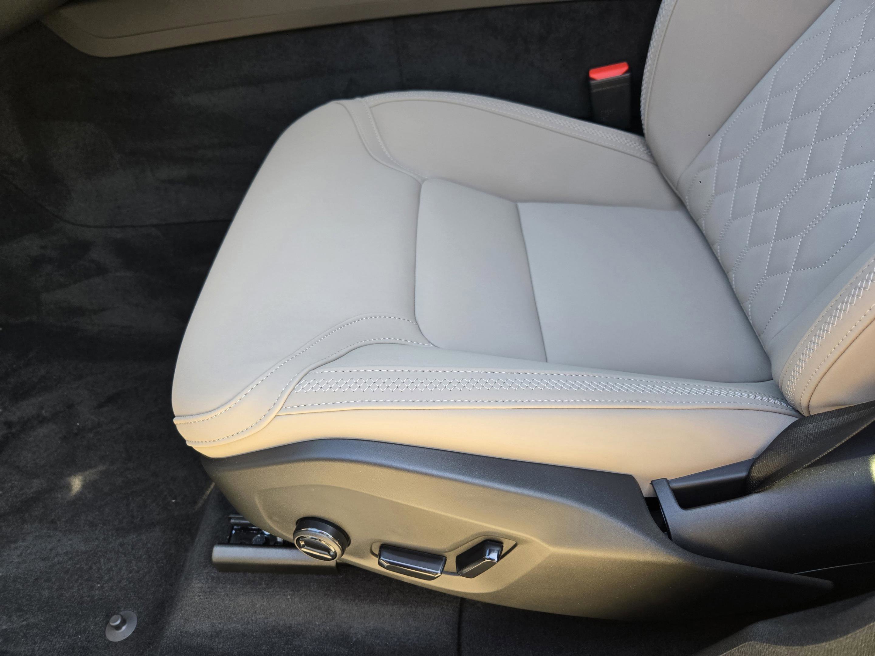 New 2026 Volvo XC60 T8 Plus w/ Protection Package Premier image 28