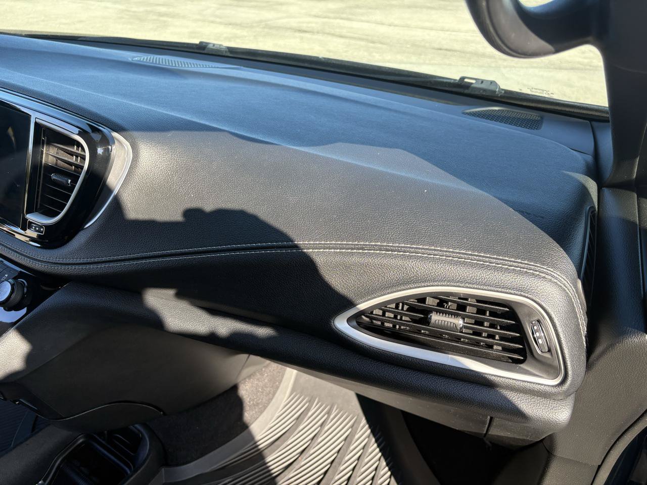 Used 2023 Chrysler Pacifica Touring-L w/ S Appearance Package FWD image 43