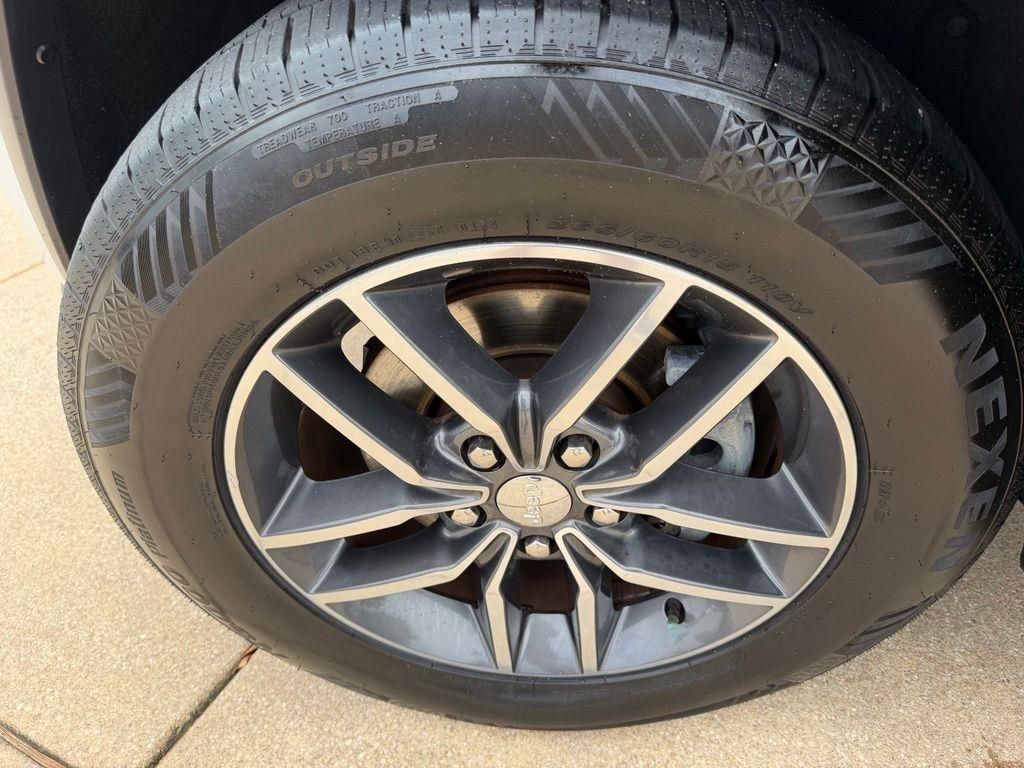 Used 2018 Jeep Grand Cherokee Limited RWD image 28