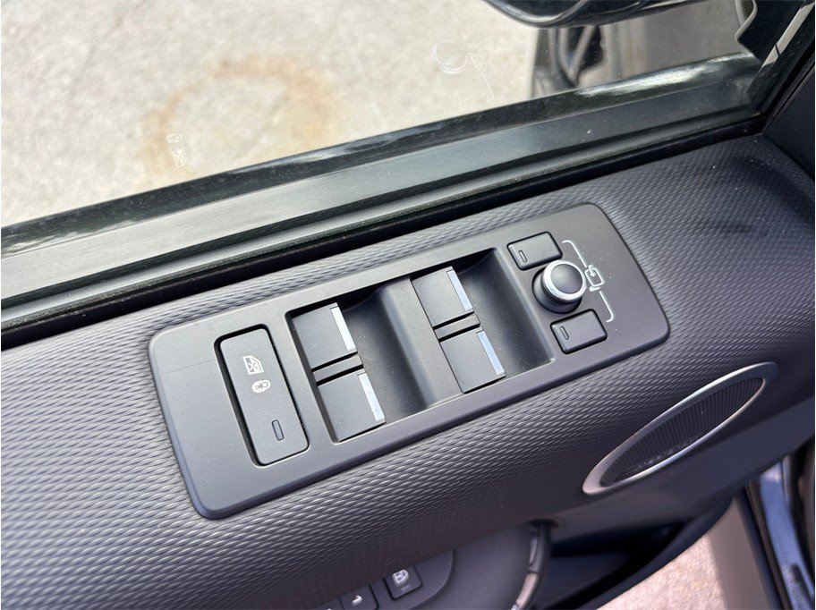 Used 2021 Land Rover Discovery HSE R-Dynamic AWD/4WD image 26