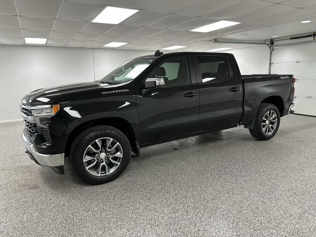 Used 2024 Chevrolet Silverado 1500 LT AWD/4WD image 4