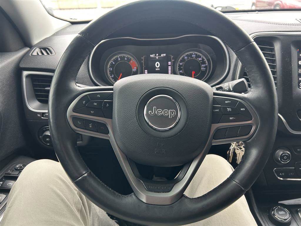 Used 2019 Jeep Cherokee Latitude w/ Cold Weather Group AWD/4WD image 6