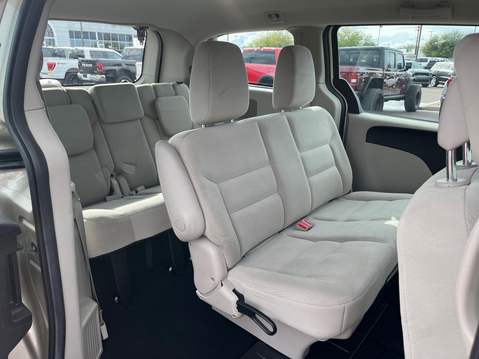 Used 2016 Dodge Grand Caravan American Value Package image 18