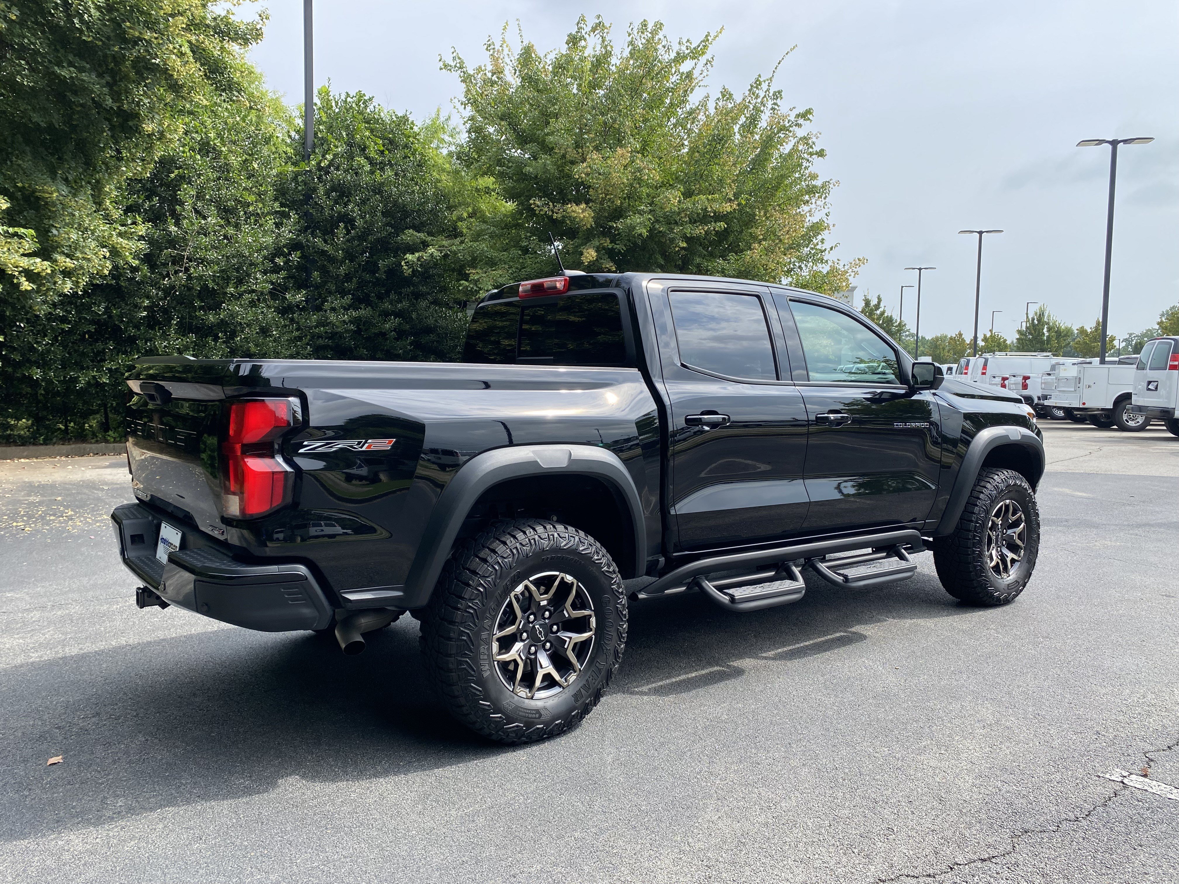 Used 2025 Chevrolet Colorado ZR2 w/ Technology Package AWD/4WD image 9