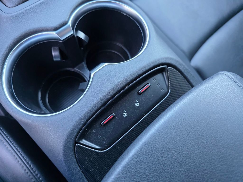 Used 2022 Toyota Venza XLE image 26