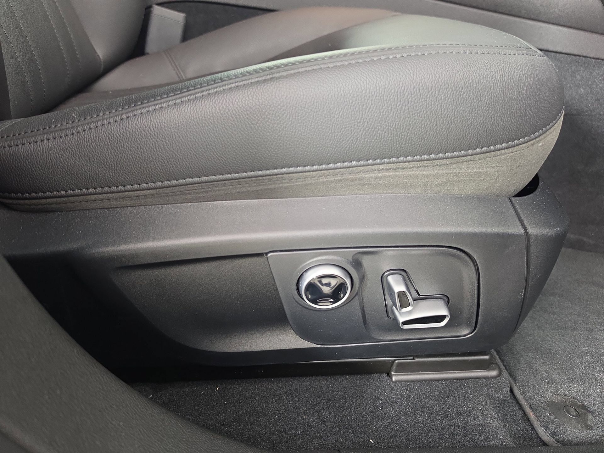 Used 2022 Maserati Levante Modena AWD/4WD image 42