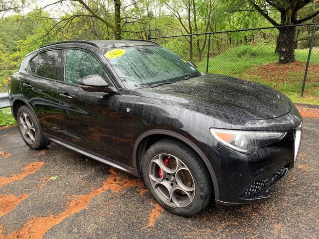 Used 2023 Alfa Romeo Stelvio Ti AWD/4WD image 6