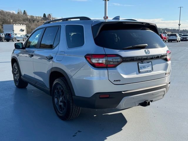 Certified 2025 Honda Pilot TrailSport image 9