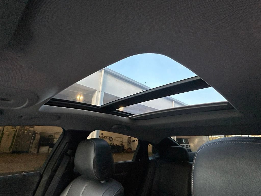 Used 2018 Chevrolet Impala LT w/ Sunroof and Spoiler Package FWD image 11
