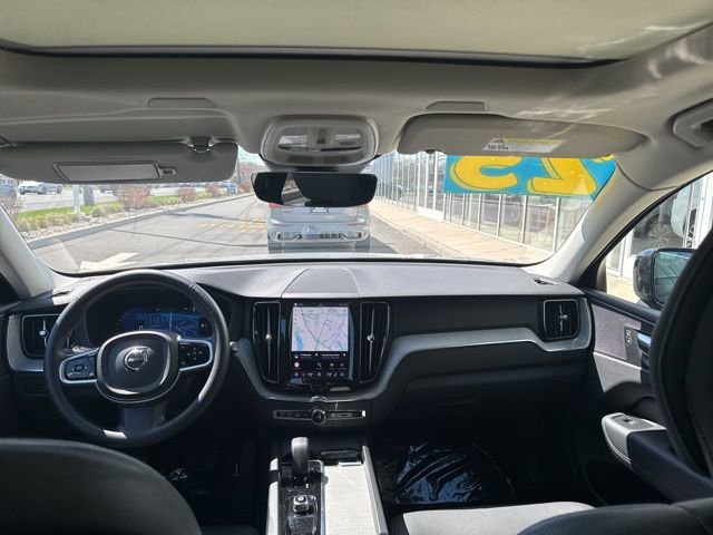 Certified 2025 Volvo XC60 B5 Plus image 18