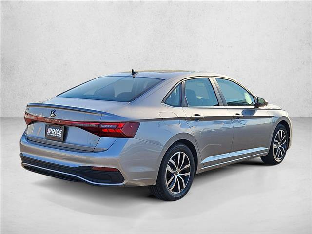Used 2025 Volkswagen Jetta SE FWD image 2