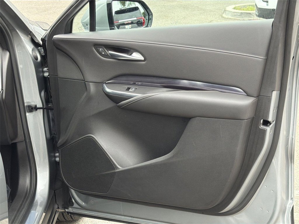 Certified 2023 Cadillac XT4 Luxury w/ Cold Weather Package image 31