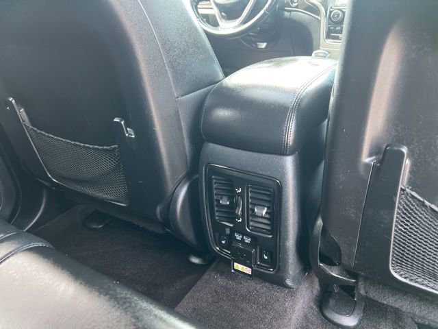 Used 2018 Jeep Grand Cherokee Limited AWD/4WD image 9