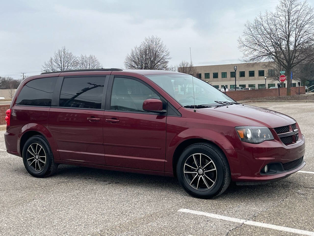 Used 2017 Dodge Grand Caravan GT image 3