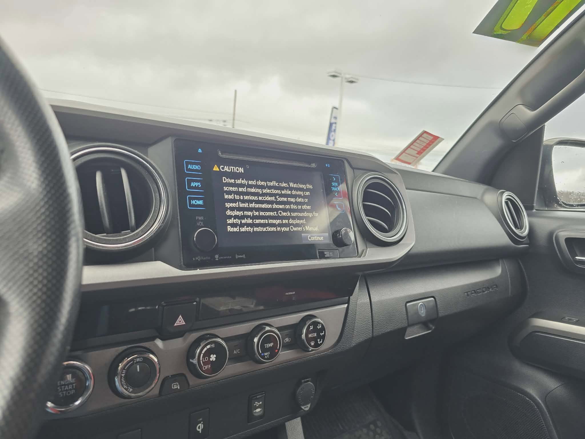 Used 2017 Toyota Tacoma TRD Sport w/ Tow Package (A/T) image 12