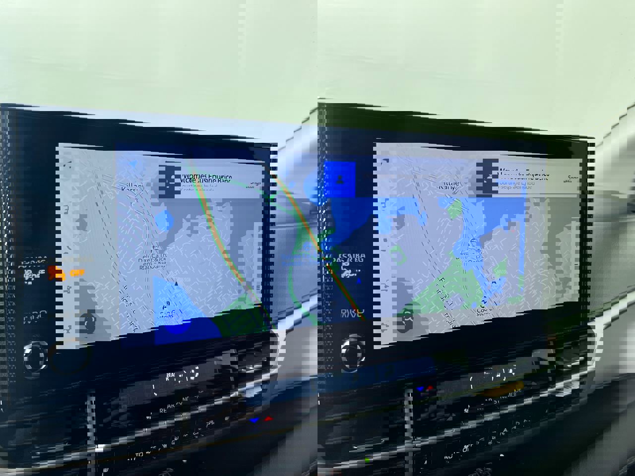 Used 2025 Toyota Sienna XLE image 26