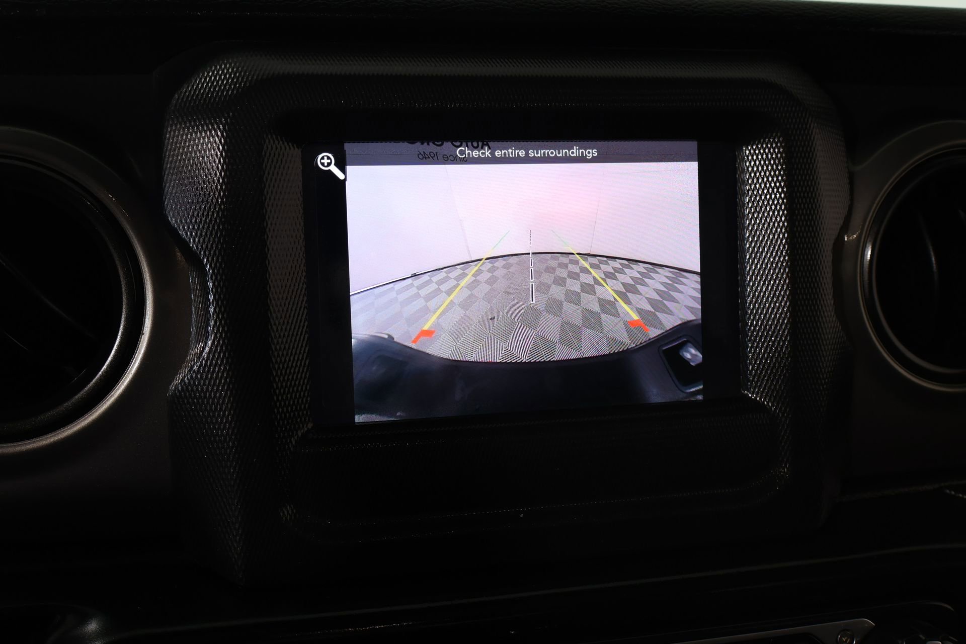 Used 2023 Jeep Gladiator Willys image 6