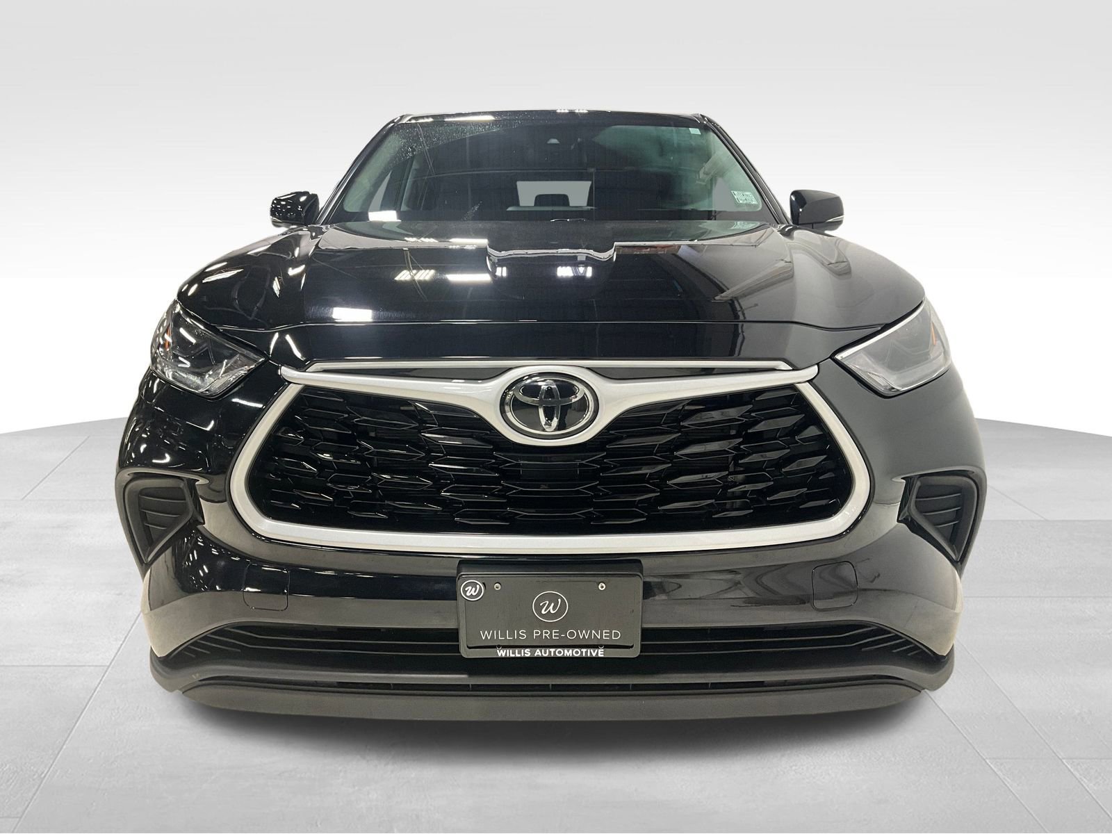 Used 2023 Toyota Highlander L image 2