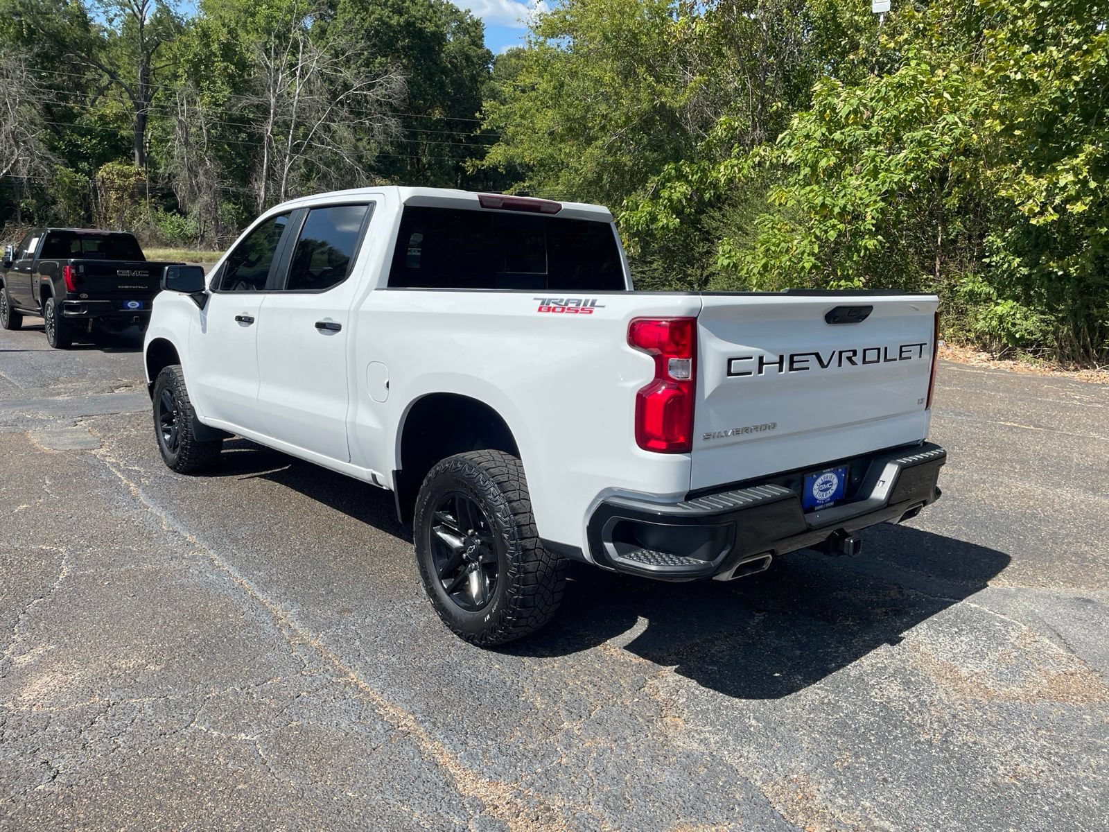 Used 2024 Chevrolet Silverado 1500 LT Trail Boss w/ Convenience Package II AWD/4WD image 3