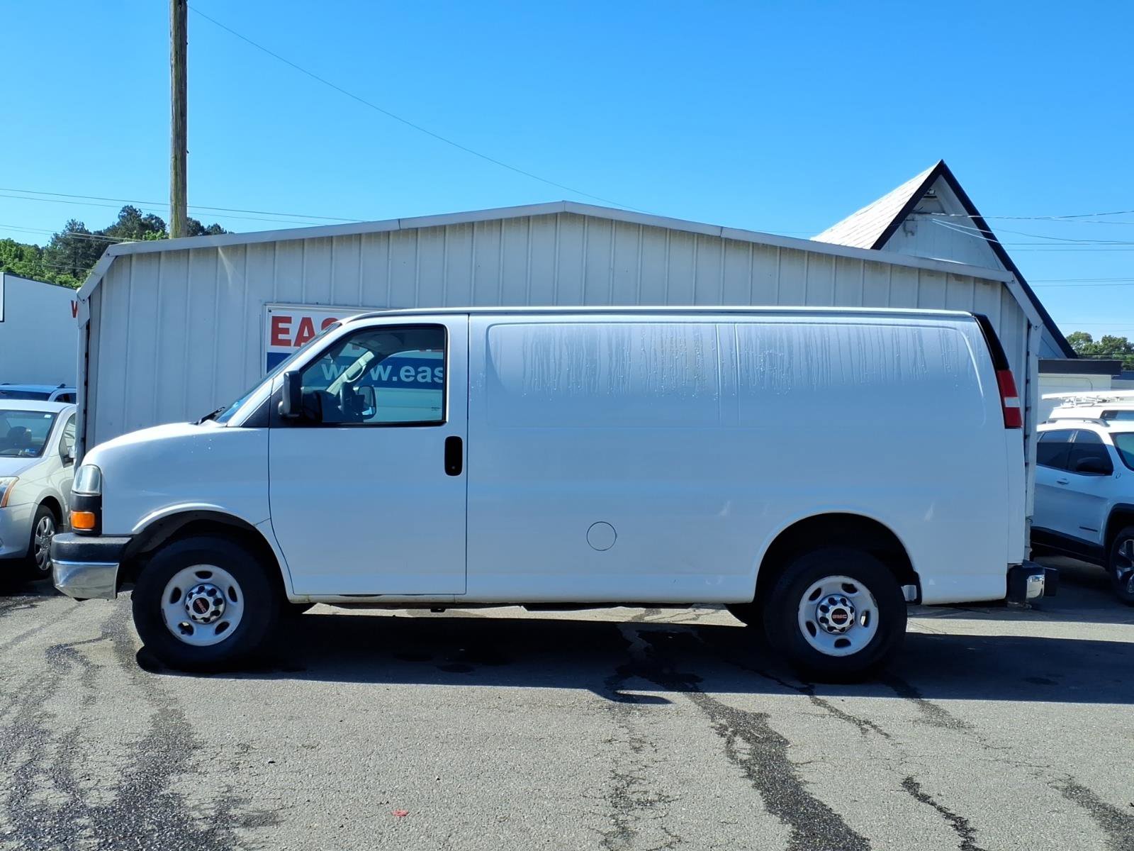 Used 2015 GMC Savana 2500 RWD image 2