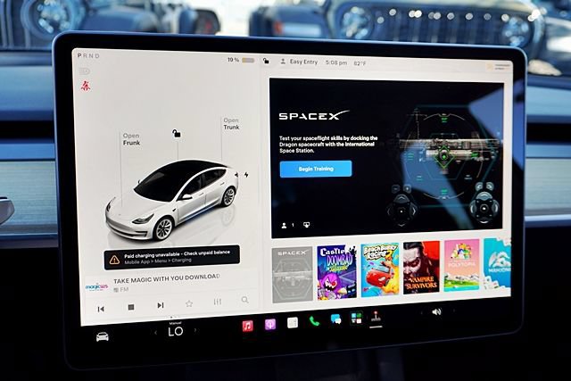 Used 2023 Tesla Model 3 Standard Range RWD image 35