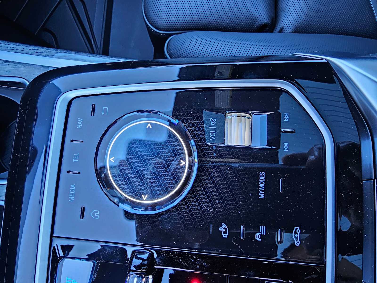 Used 2024 BMW i7 xDrive60 image 28