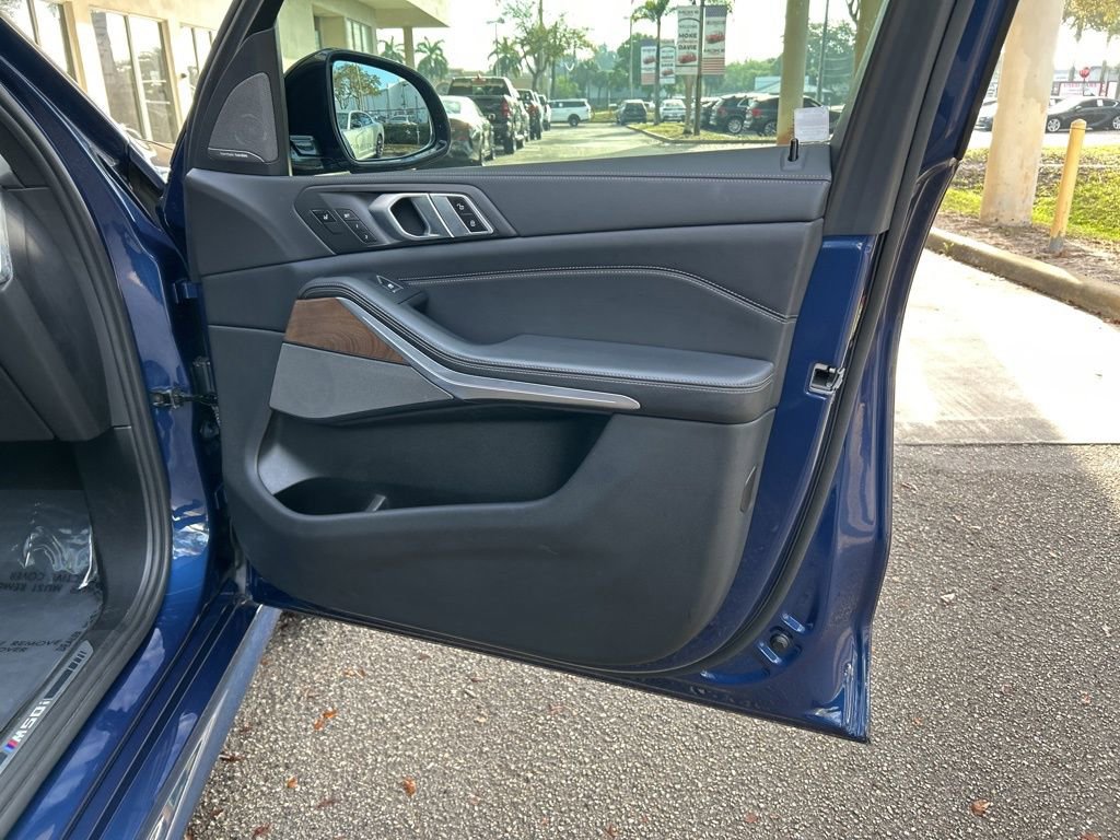 Used 2020 BMW X5 M50i image 26