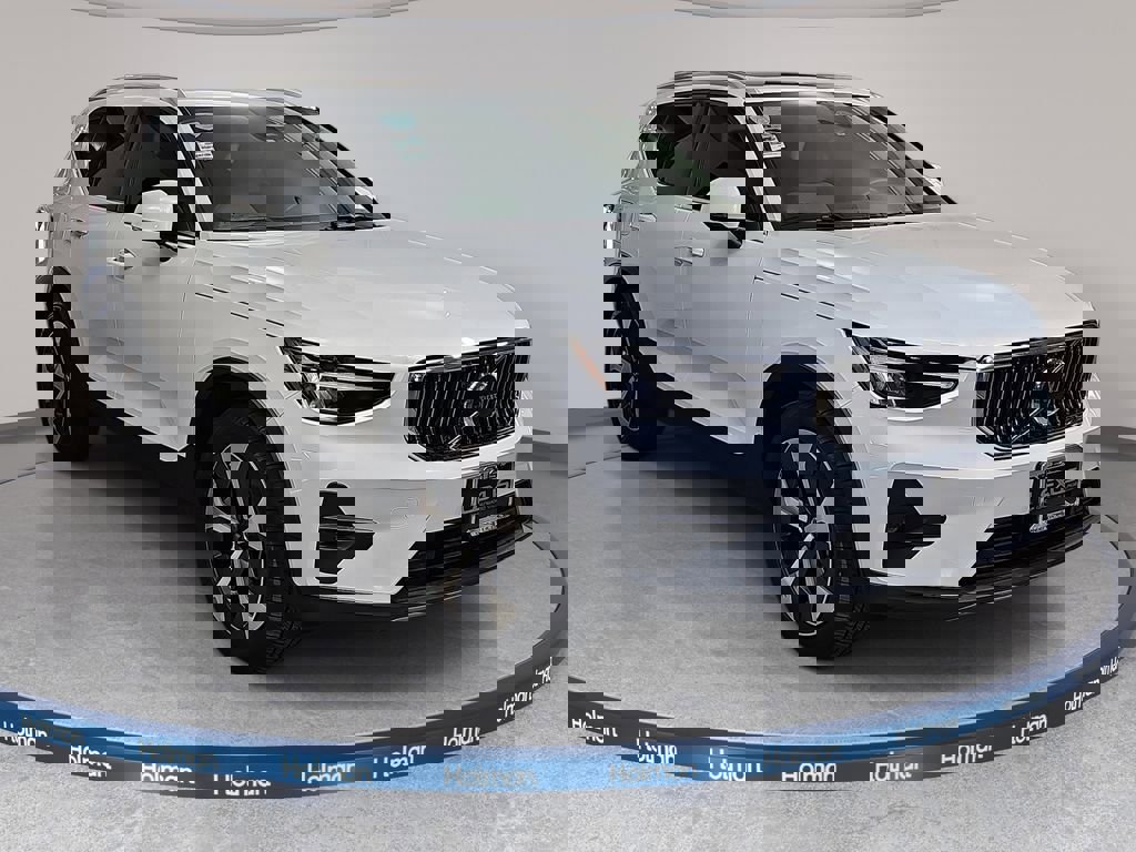 Used 2023 Volvo XC40 B5 Plus w/ Protection Package Premier image 4