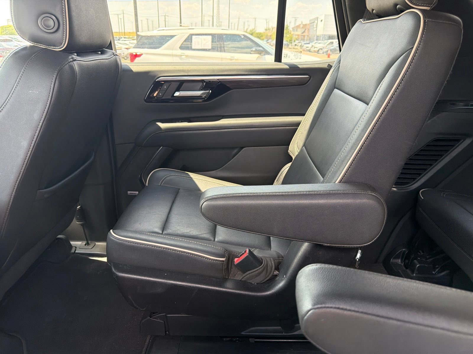 Used 2025 Chevrolet Tahoe Premier RWD image 13