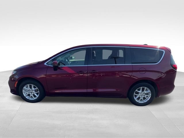 Used 2023 Chrysler Pacifica Touring-L FWD video 3