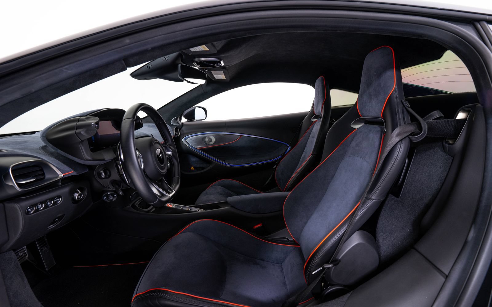 Used 2025 McLaren Artura RWD image 20