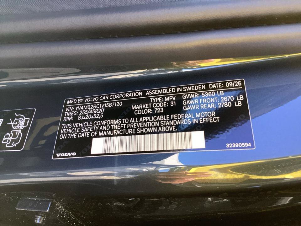 New 2027 Volvo XC60 B5 Plus AWD/4WD image 35