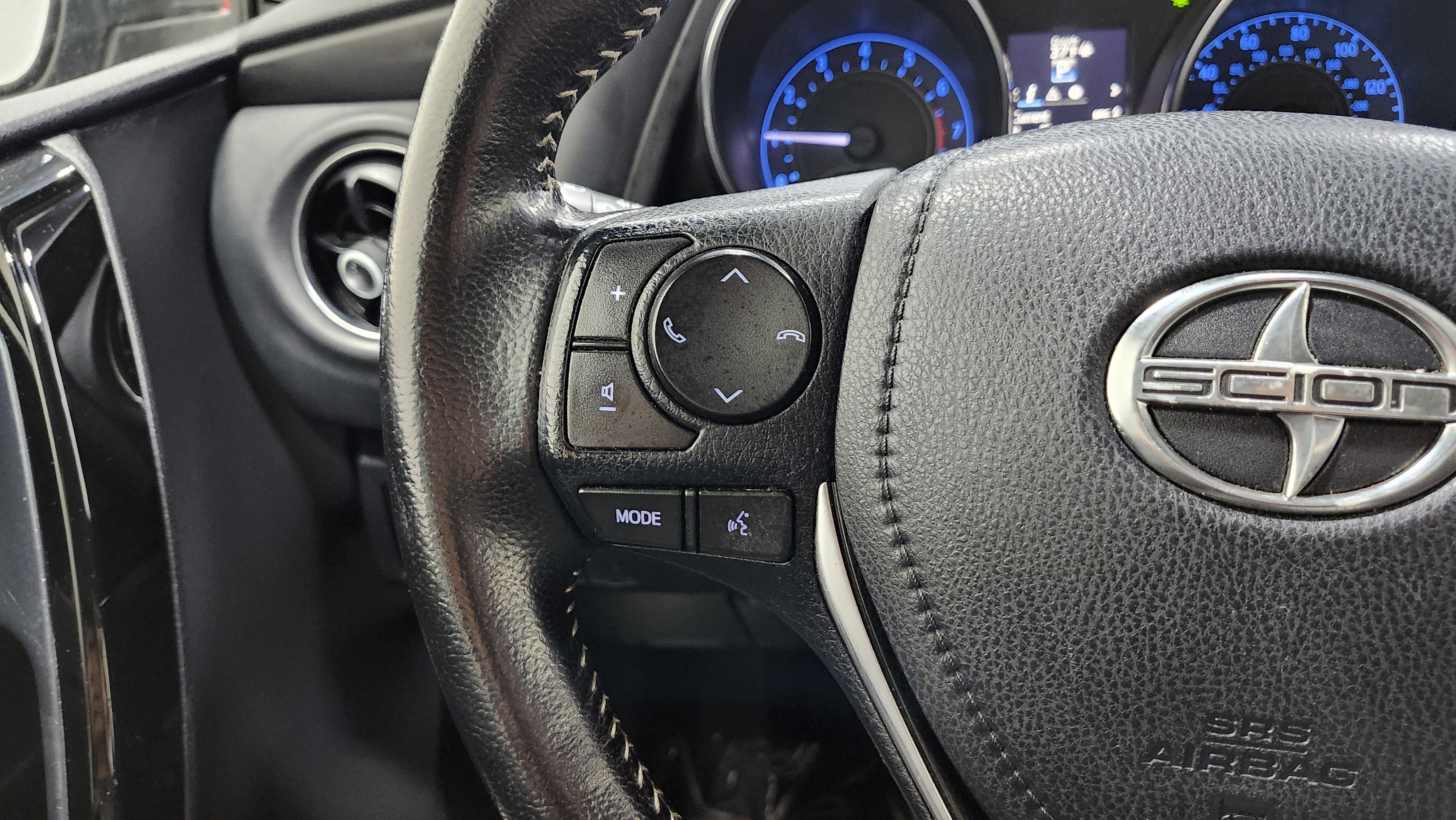 Used 2016 Scion iM image 30