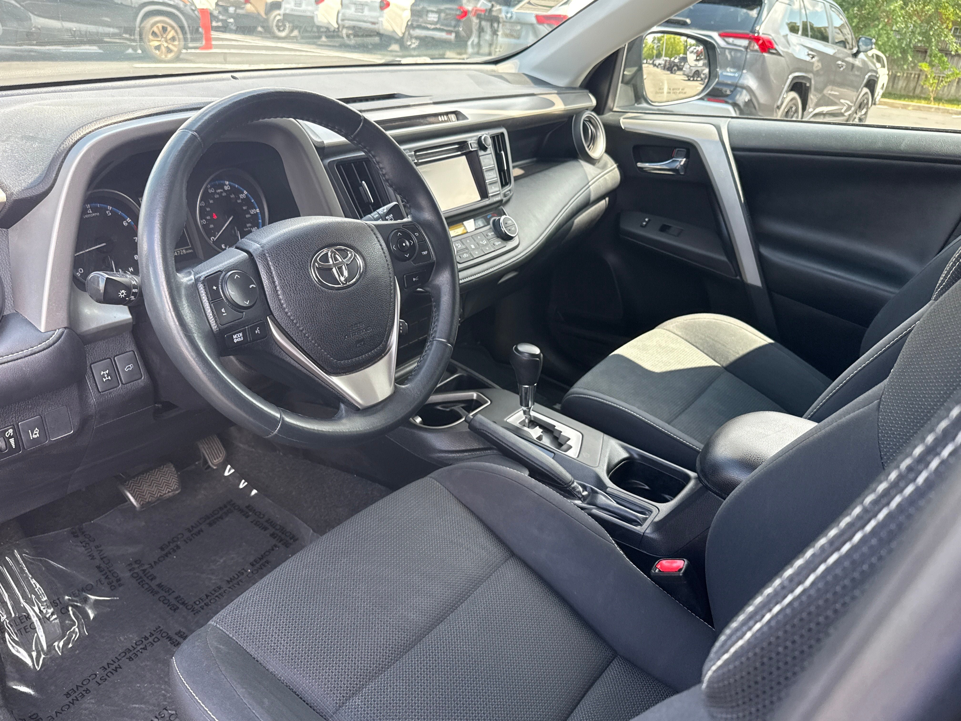 Used 2017 Toyota RAV4 XLE w/ Carpet Mat Package AWD/4WD image 9