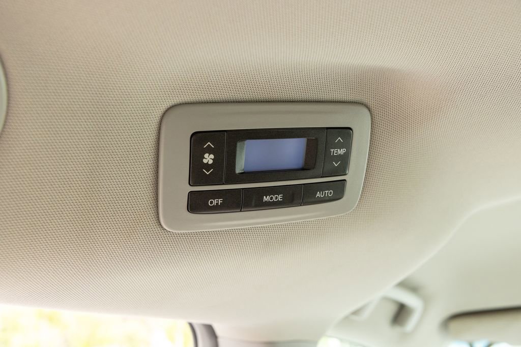Used 2017 Toyota Sienna LE FWD image 30