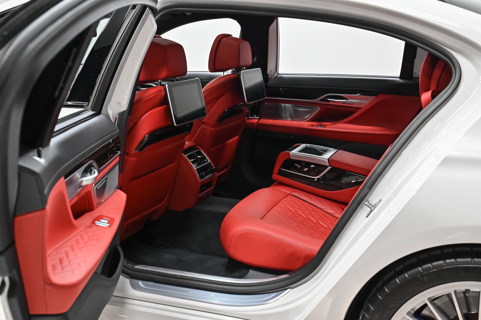 Used 2022 BMW ALPINA B7 xDrive w/ Luxury Rear Seating Package AWD/4WD image 34