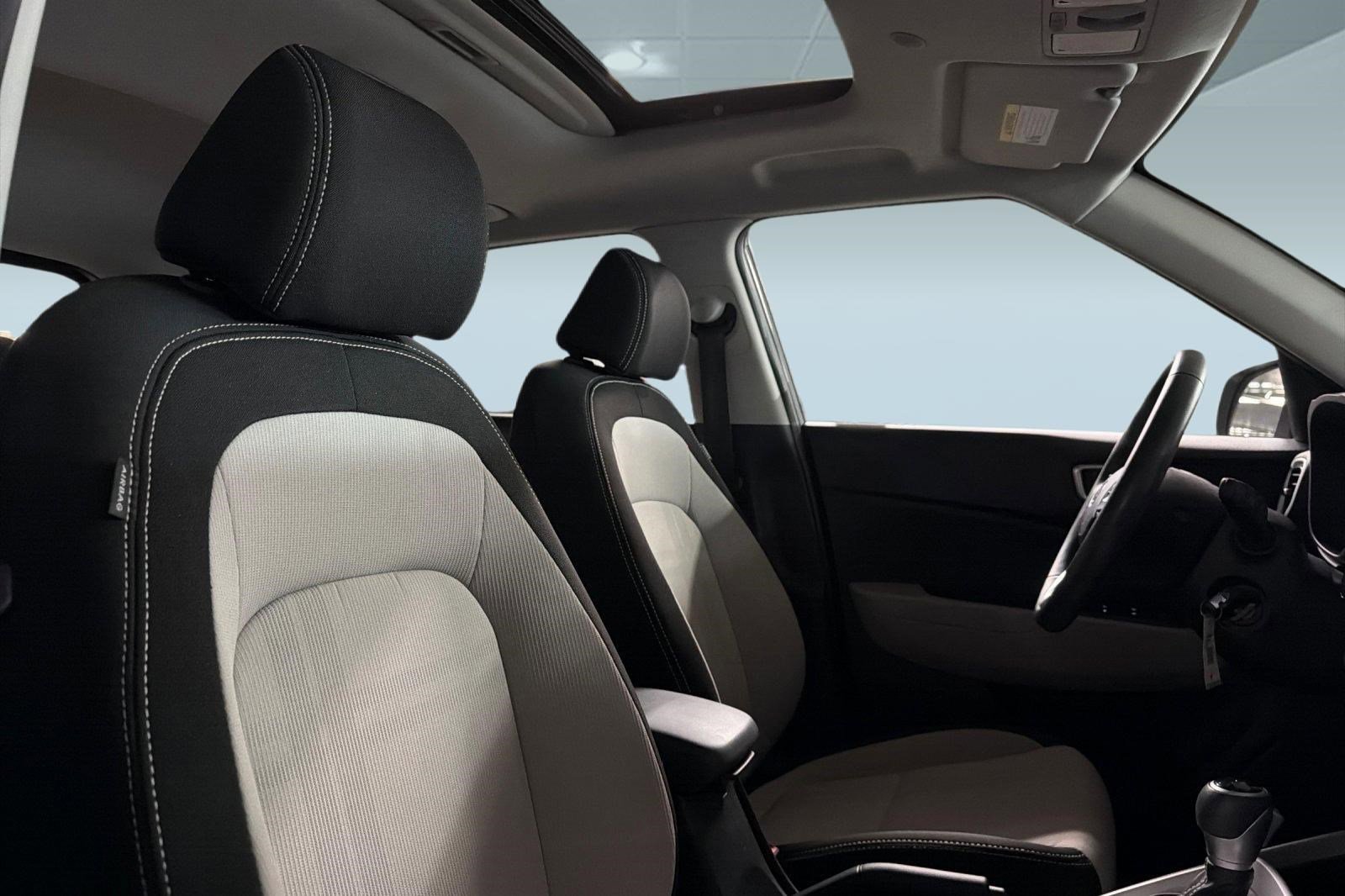 Used 2022 Hyundai Venue SEL image 30