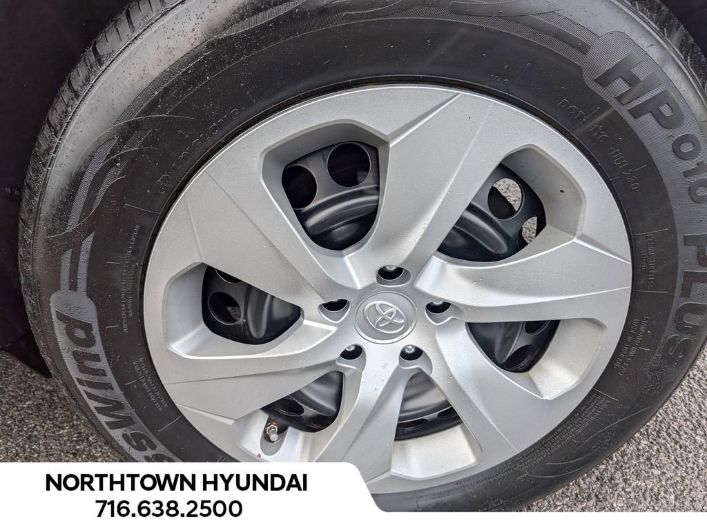Used 2021 Toyota RAV4 LE AWD/4WD image 39