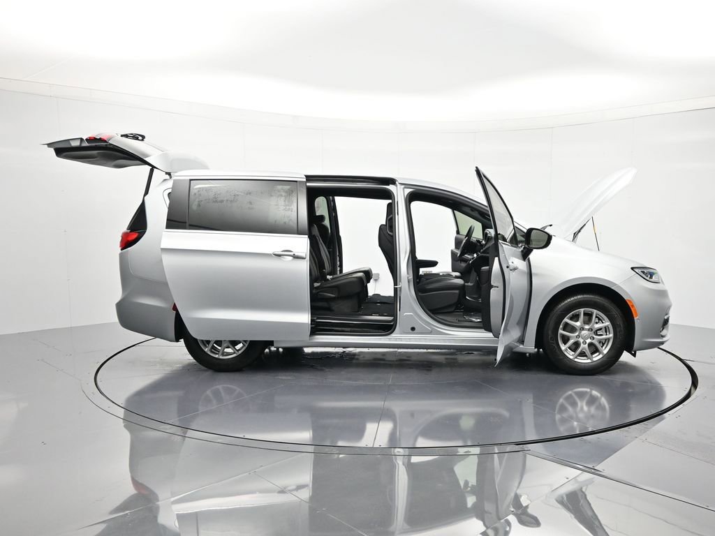 New 2026 Chrysler Pacifica Select FWD image 47
