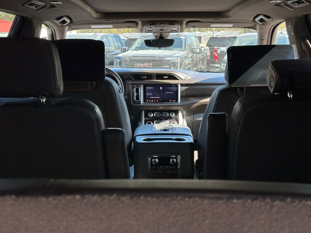Used 2021 GMC Yukon XL Denali w/ Denali Premium Package image 9