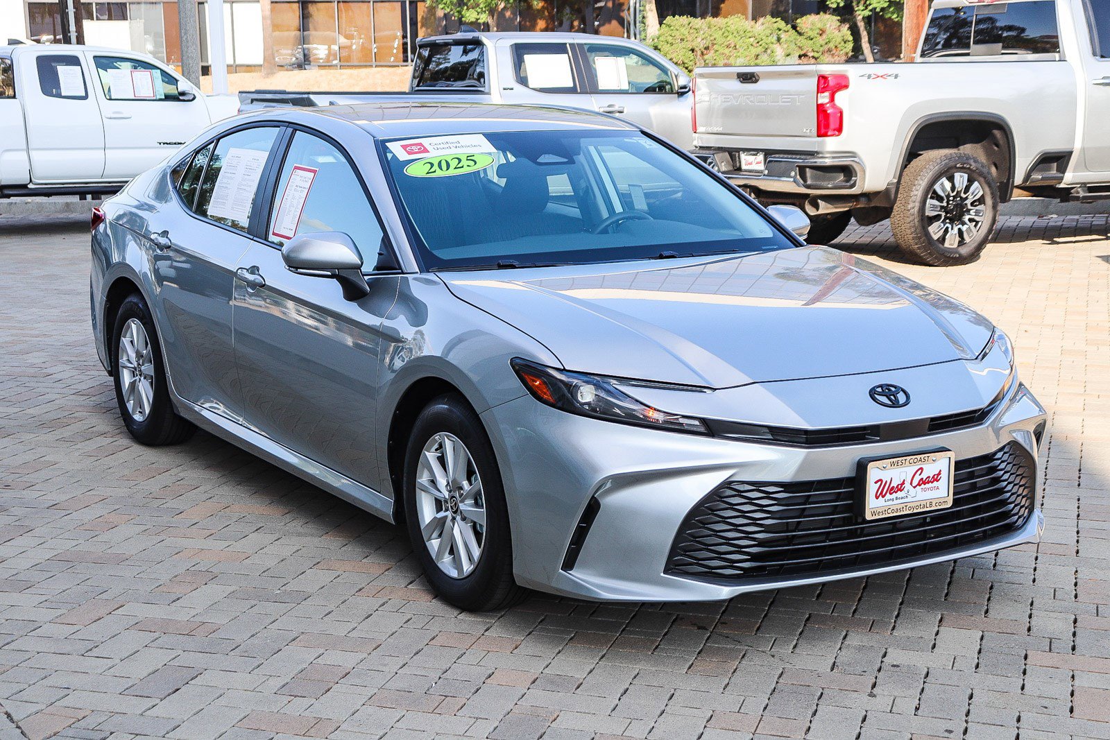 Used 2025 Toyota Camry LE image 3