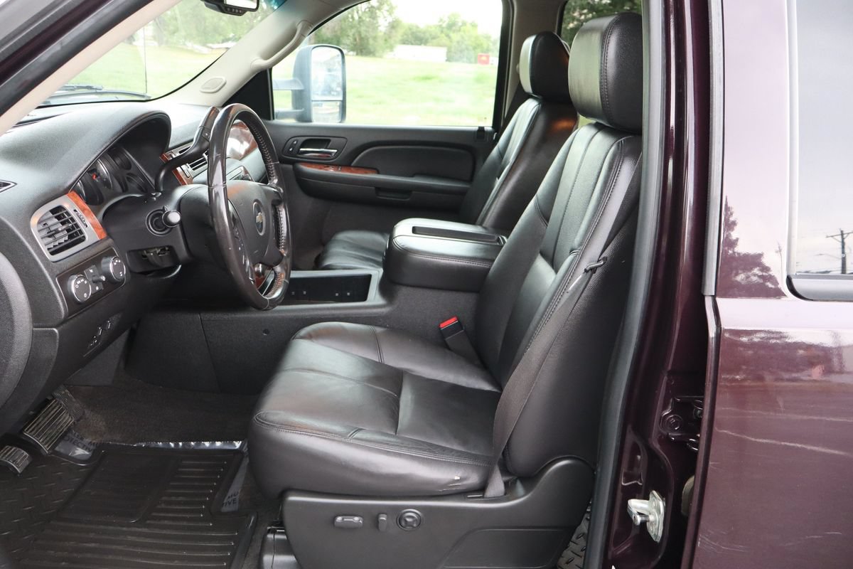 Used 2008 Chevrolet Silverado 2500 LTZ w/ Safety Package AWD/4WD image 19