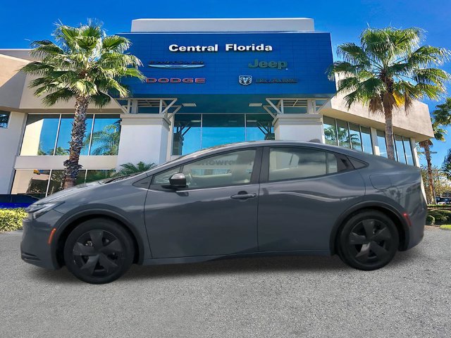 Used 2025 Toyota Prius LE FWD image 8