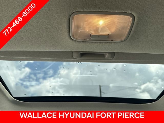 Used 2024 Hyundai Venue SEL FWD image 16