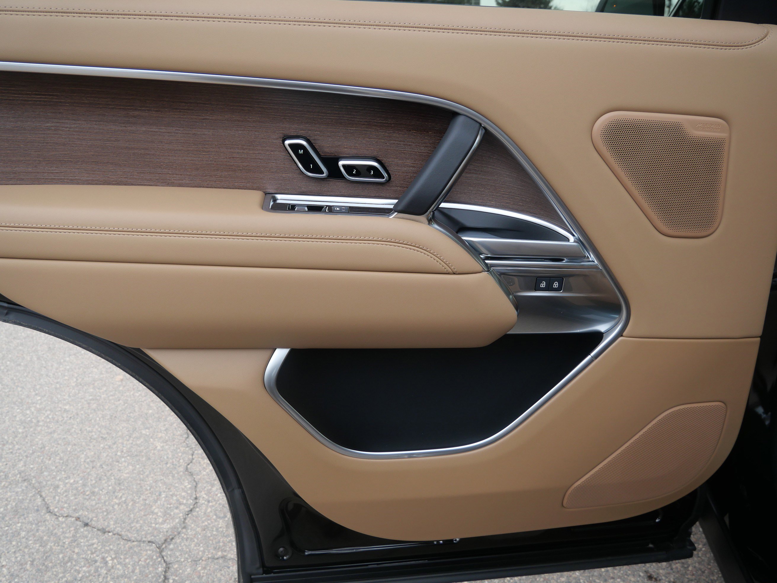 New 2026 Land Rover Range Rover Long Wheelbase SE AWD/4WD image 6