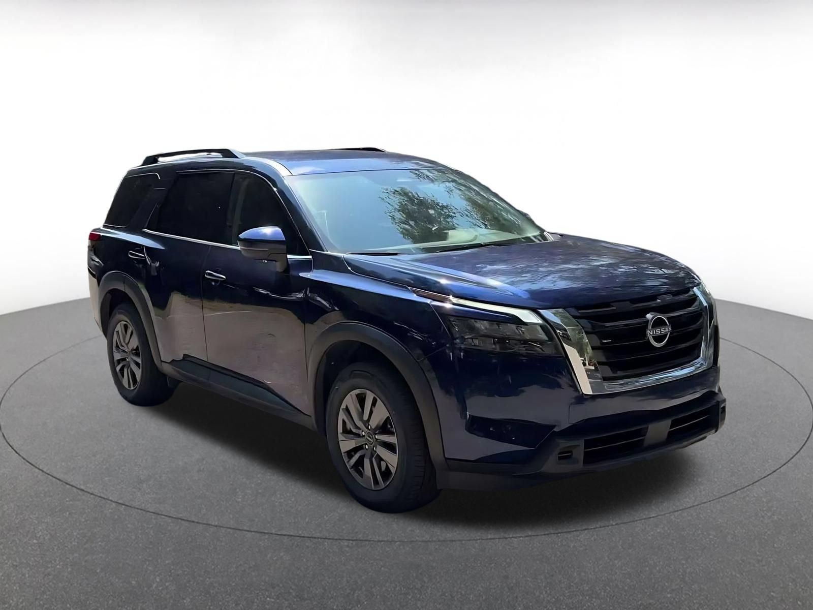Used 2025 Nissan Pathfinder SV FWD image 3