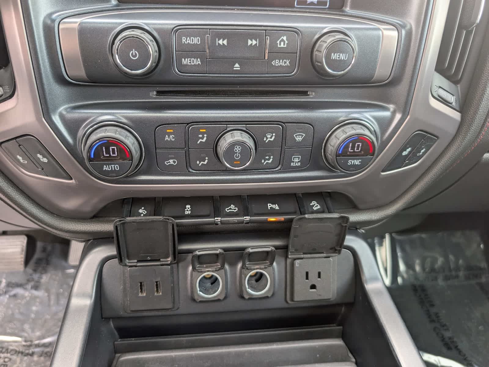 Used 2018 GMC Sierra 2500 SLT w/ All Terrain HD Package AWD/4WD image 27